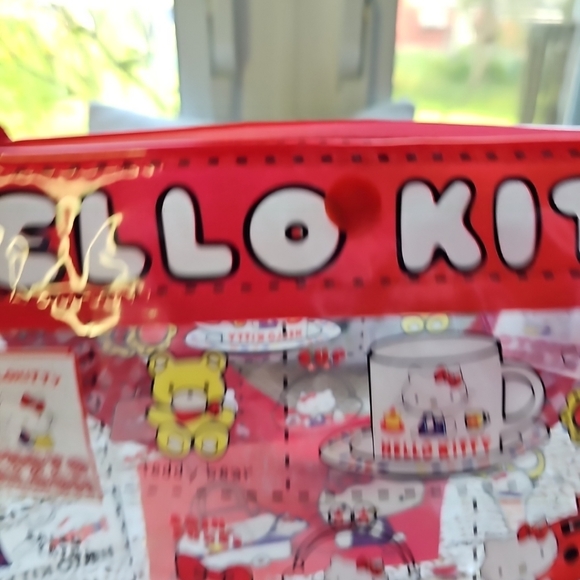 Hello Kitty Plastic Tote NEW - Picture 2 of 11